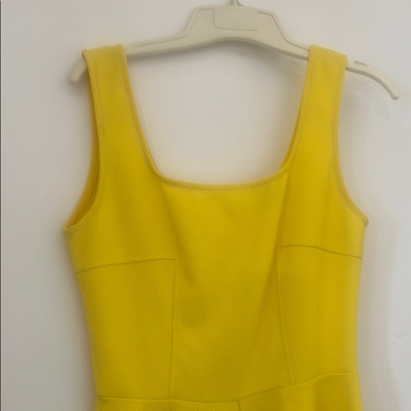 Casual Yellow Sleeveless Dress - Picture 2 of 6